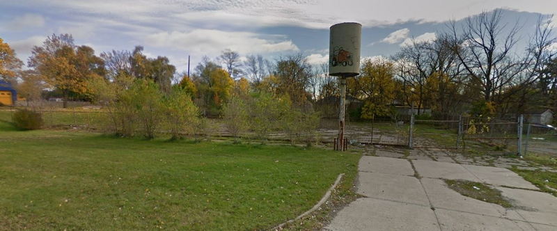 Frostop Root Beer - 2013 Street View Of Pontiac Location (newer photo)